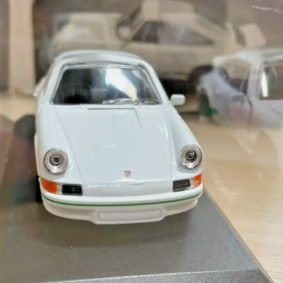 Porsche 911 Carrera RS 2.7 Limited Edition New Collectors Model 1:43 Collectable - Picture 2 of 15